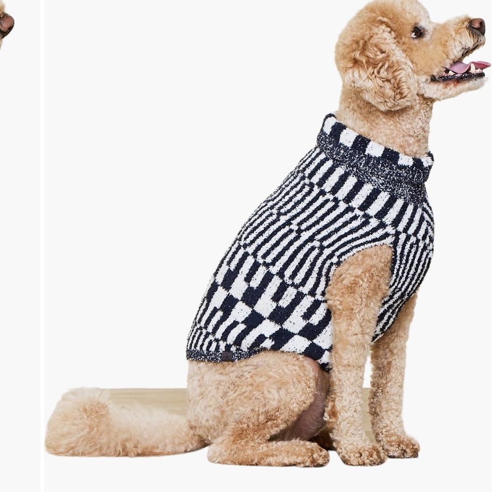 Barefoot Dreams NWT M COZYCHIC ABSTRACT CHECK PET SWEATER - Picture 2 of 7